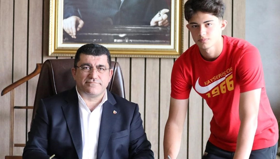 Kayserispor’da Kayra profesyonel oldu