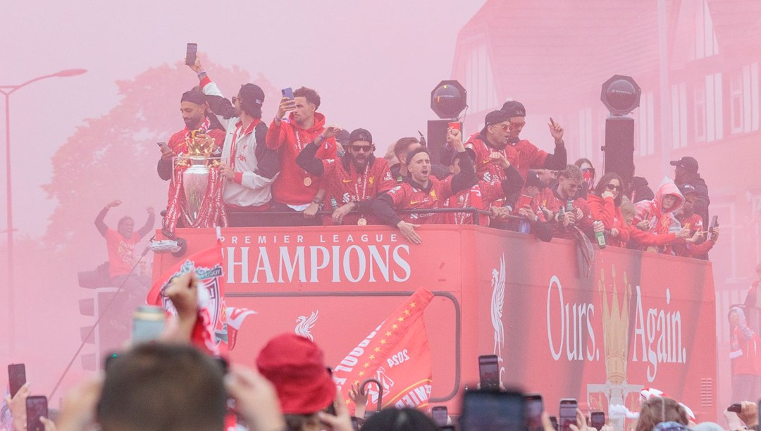Liverpool şampiyonluğu kutladı