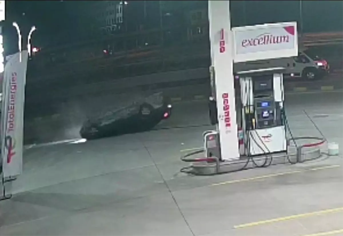Karabük'te Otomobilin Ters Dönmesi Güvenlik Kamerasında