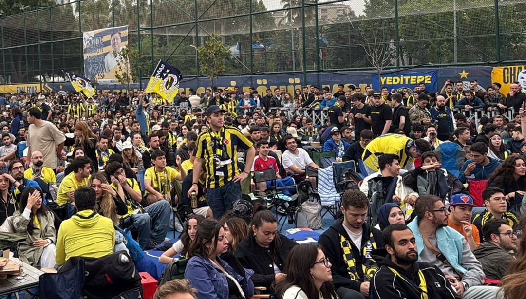 Fenerbahçe taraftarı dev maç için Kalamış’ta toplandı