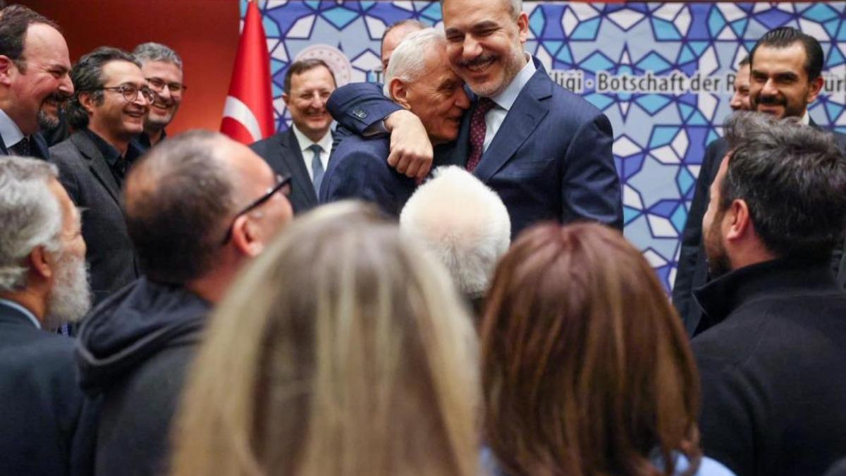 Bakan Fidan, Türkiye’nin Berlin Büyükelçiliğini ziyaret etti