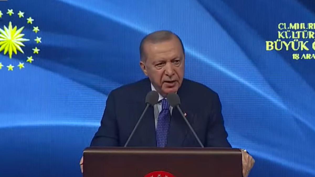 Cumhurbaşkanı Erdoğan: “İnsanı tektipleştiren tüketim kültüründen köklerimize sarılarak kurtulabiliriz”