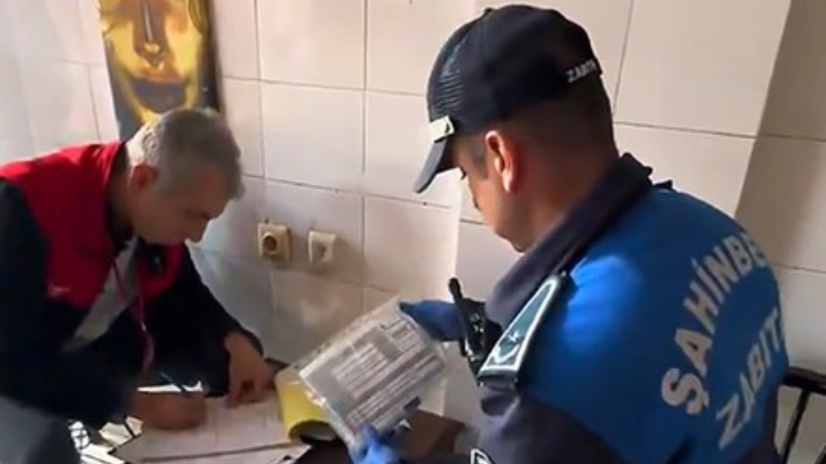 Gaziantep’te yapılan denetimde bir kasapta kaçak alkol üretimi yapıldığı ortaya çıktı