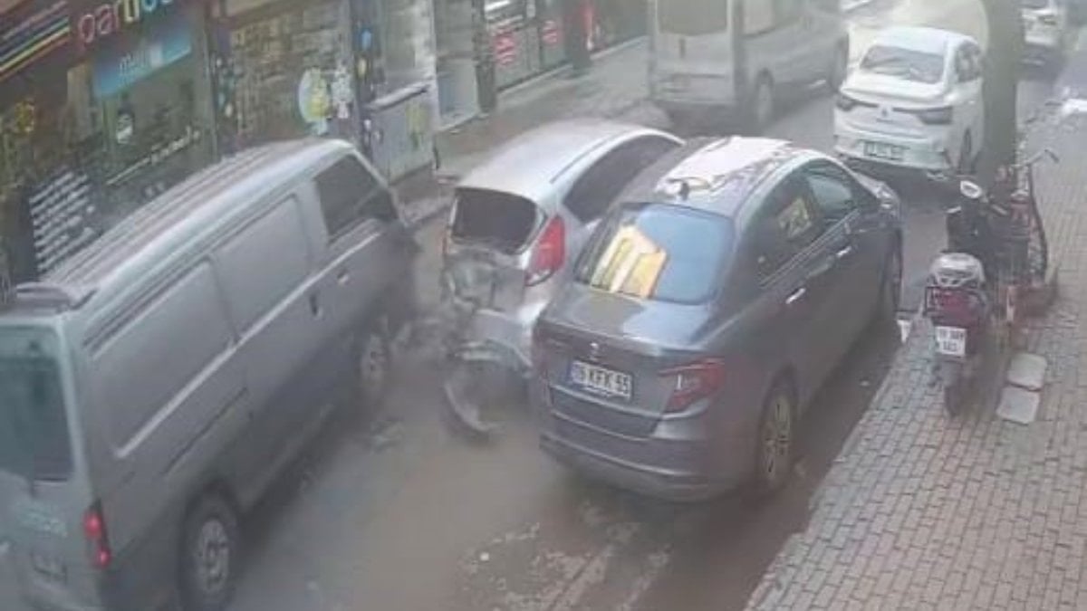 Bursa’da çocukların bindiği araca minibüs çarptı
