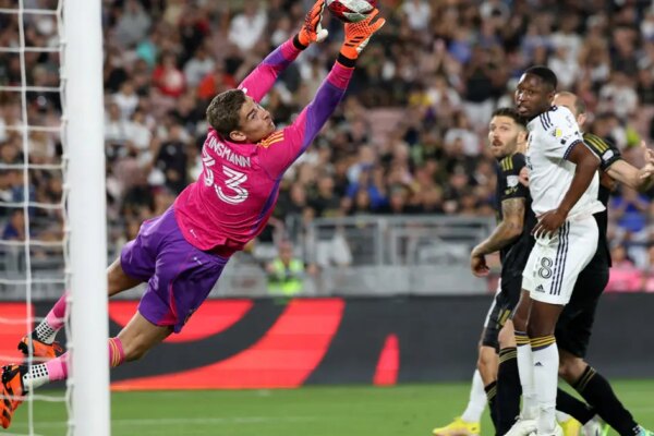 ABD’li kaleci Jonathan Klinsmann’ın maçta boynu kırıldı
