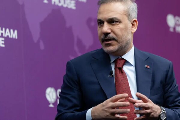 Dışişleri Bakanı Fidan’dan diplomasi telefonu