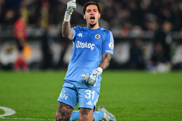 Taraftar tepki göstermişti, Ederson kararını verdi