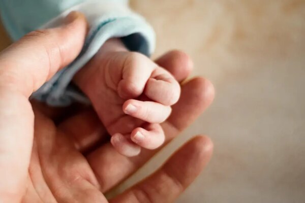 Babalık izni TBMM’de kabul edildi. 5 günden 10 güne çıkarıldı