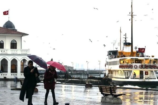 Uyarılar peş peşe geldi. İstanbul’da kuvvetli yağış için saat verildi