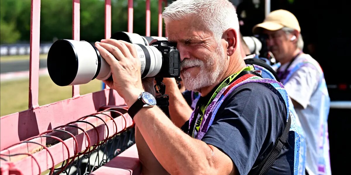 Formula 1 resmi hesabı da paylaştı. “Fotoğrafçılar arasında bir cumhurbaşkanı var”
