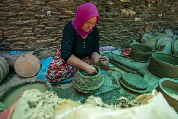 Binlerce yıllık gelenek kadın emeğiyle direniyor. Çırak yetişmiyor, sadece birkaç usta kaldı