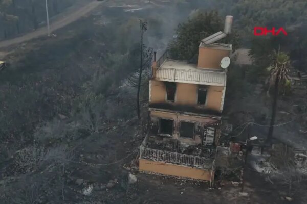 Kumluca’da orman yangını: 50 hane boşaltıldı