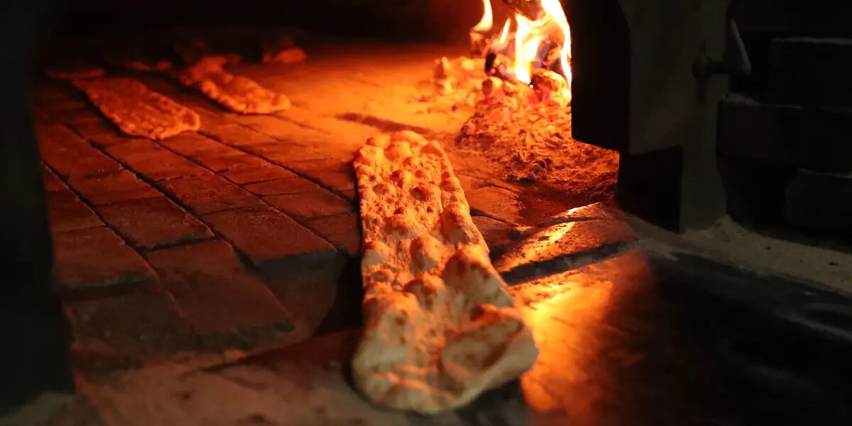 Asırlık lezzet hazır maya ve kepekli buğday unuyla yapılıyor. Avrupa’dan gelenler buraya koşuyor