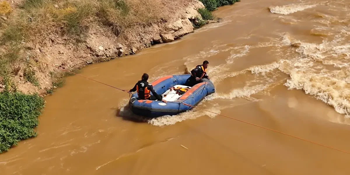 Şanlıurfa’da otomobil sulama kanalına uçtu. Sürücü kayboldu