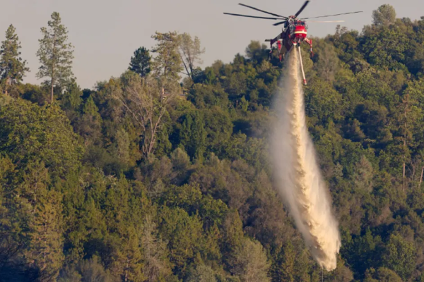 ABD’de yangına müdahale eden helikopter düştü