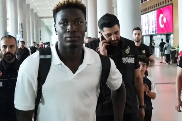Fenerbahçe’nin yeni transferi Kojo Peprah Oppong, İstanbul’a geldi