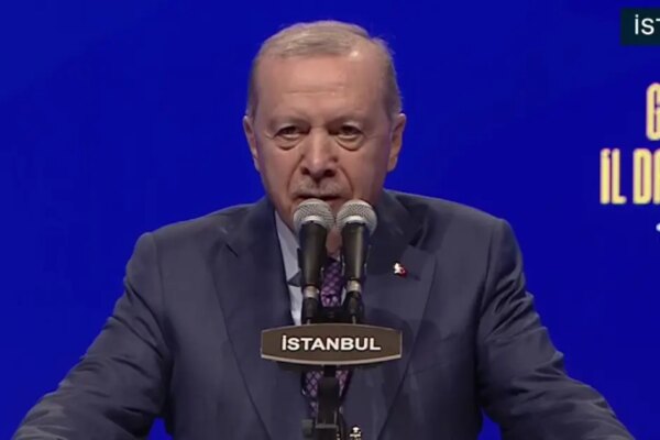 Üç belediye başkanı AK Parti’ye katıldı | Cumhurbaşkanı Erdoğan: AK Parti bir Türkiye kitabıdır