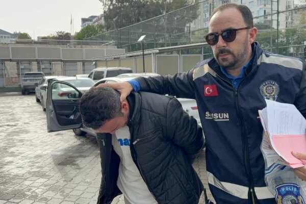 Pencereden eve girip bıçak tehdidiyle cüzdan gasp etti