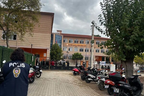 11 öğrencinin yaralandığı okul saldırısının ardından yeniden dersbaşı