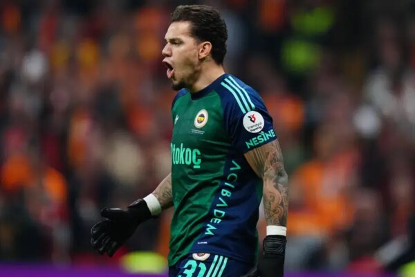 Galatasaraylı oyunculardan Fenerbahçe kalecisi Ederson’a övgü yağdı