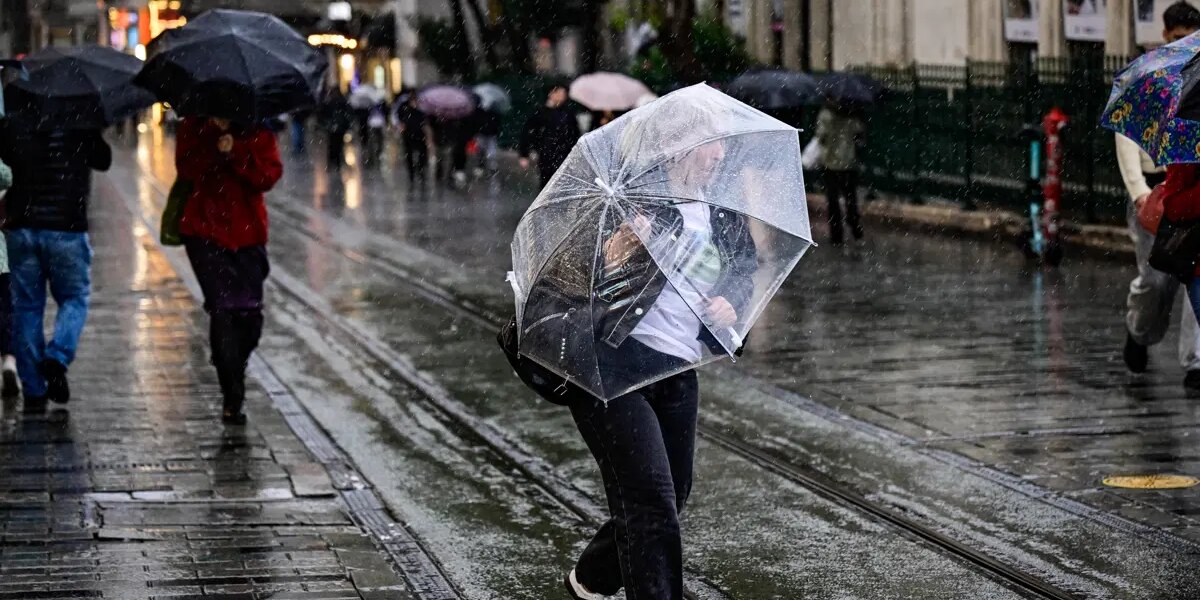 İstanbul’da okullar tatil edildi. Vali Gül’den "dışarı çıkmayın" uyarısı