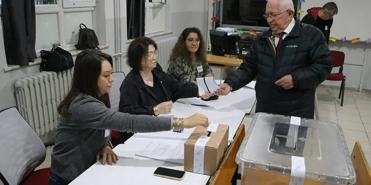 Bulgaristan’da seçim heyecanı. Türkiye’de de sandıklar kuruldu