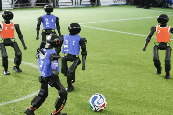 İtalya’da sıra dışı futbol: Bu sefer robotlar karşılaştı