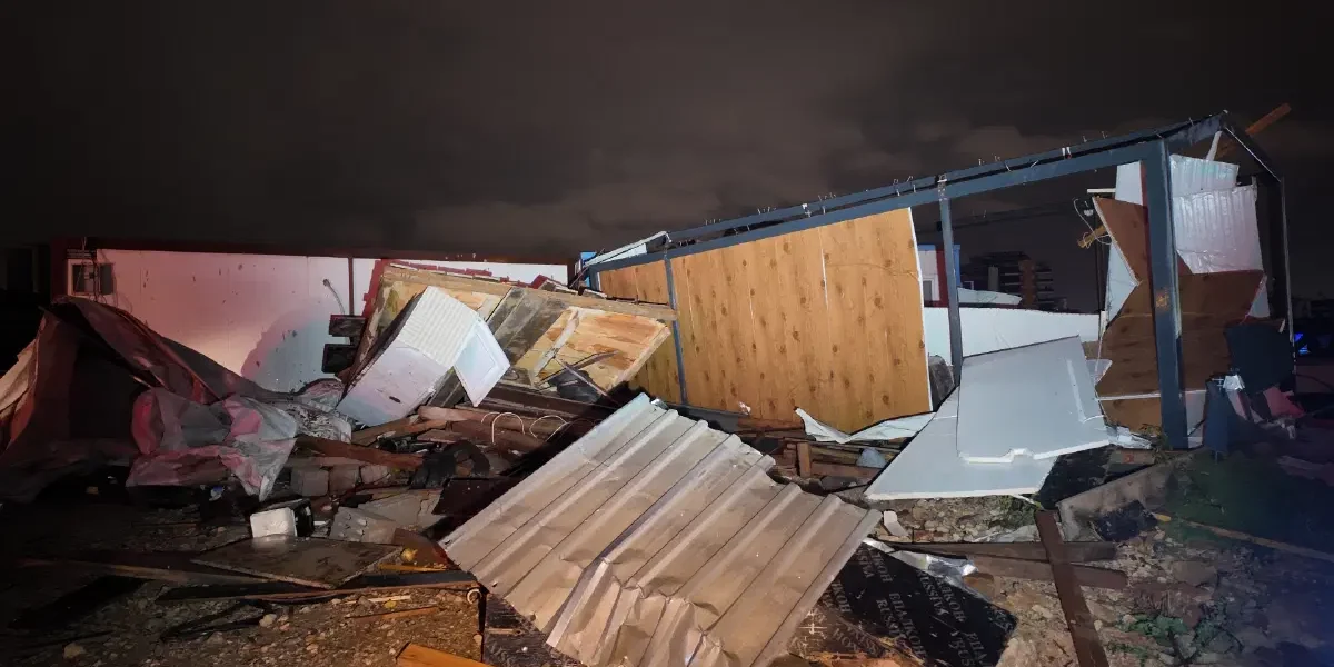 Antalya’da hortum işçi konteynerini parçaladı. 4 işçi öldü, 1 işçi yaralandı
