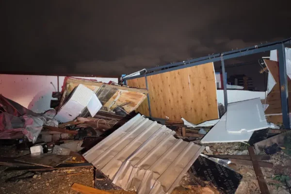 Antalya’da hortum işçi konteynerini parçaladı. 4 işçi öldü, 1 işçi yaralandı