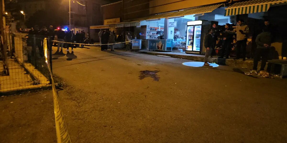 Boşanma aşamasındaki eşini ve araya giren genci vurdu