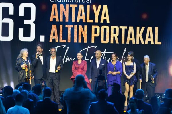 Antalya Altın Portakal Film Festivali heyecanı coşkuyla sürüyor. Jüride sürpriz değişiklik