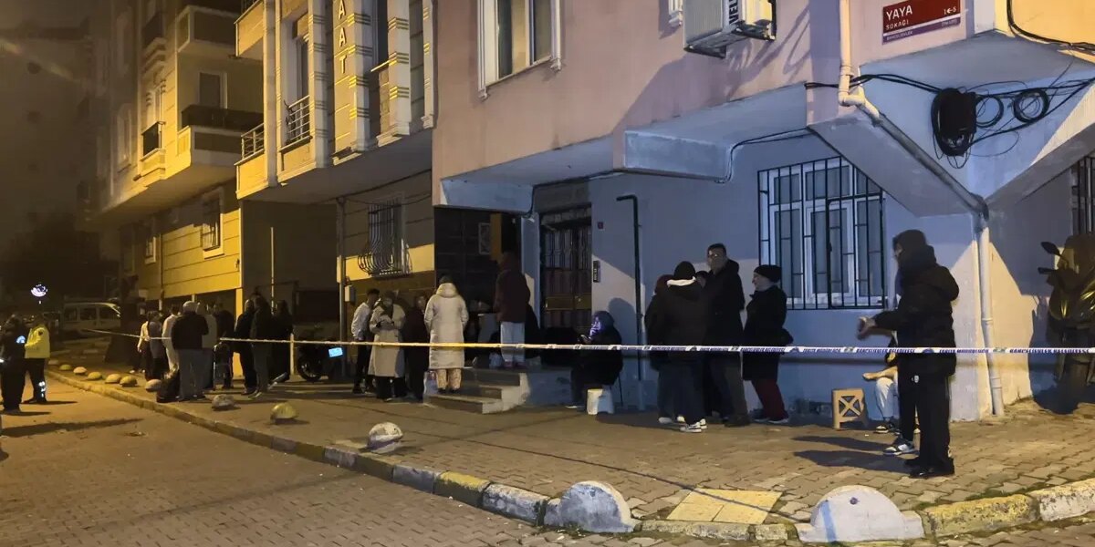 Bahçelievler’de inşaatın istinat duvarı yıkıldı. 2 bina tahliye edildi
