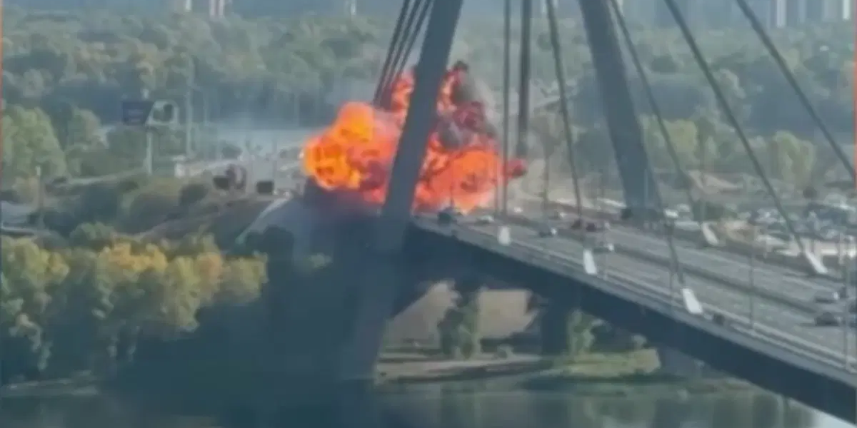 Rusya Kiev’de köprüleri vurmaya devam ediyor