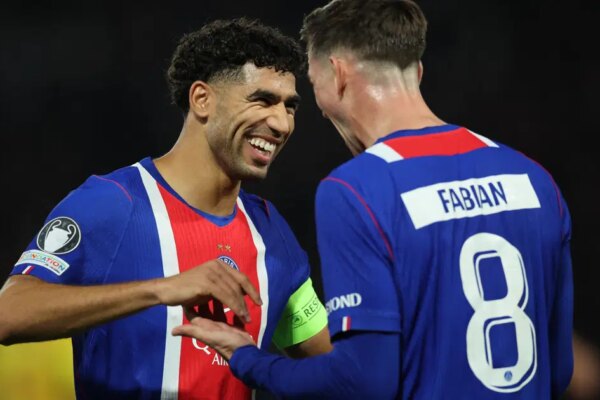 Fransa’daki olaylar futbolu da vurdu. PSG-Lyon maçı ertelendi