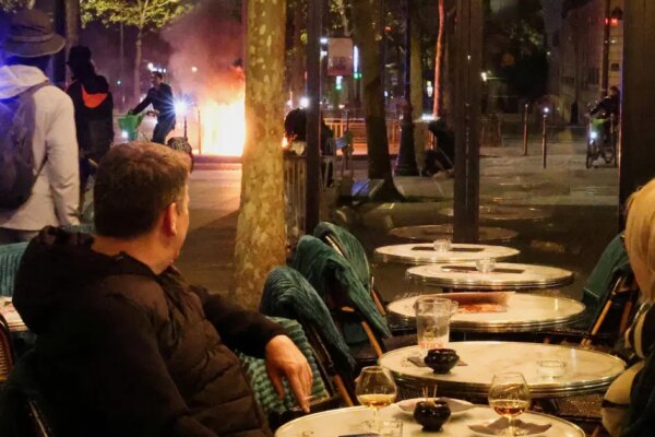 Otel rezervasyonları eriyor. Turistler Fransa’dan kaçıyor